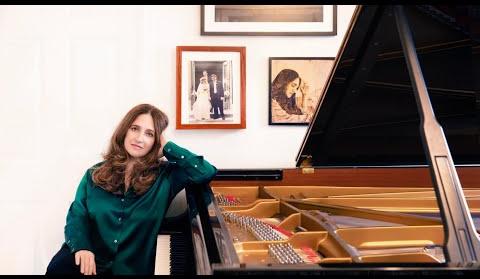Pianist Simone Dinnerstein Triumphs Over Anxiety with Innovative iPad